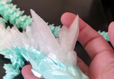 Frost Crystal Dragon – Helder PLA + Lichtblauw Zijden PLA